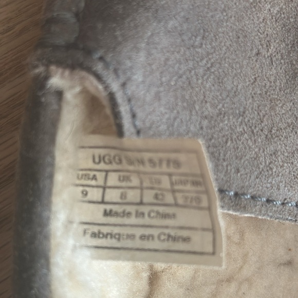 Men’s UGG slippers - Picture 7 of 7